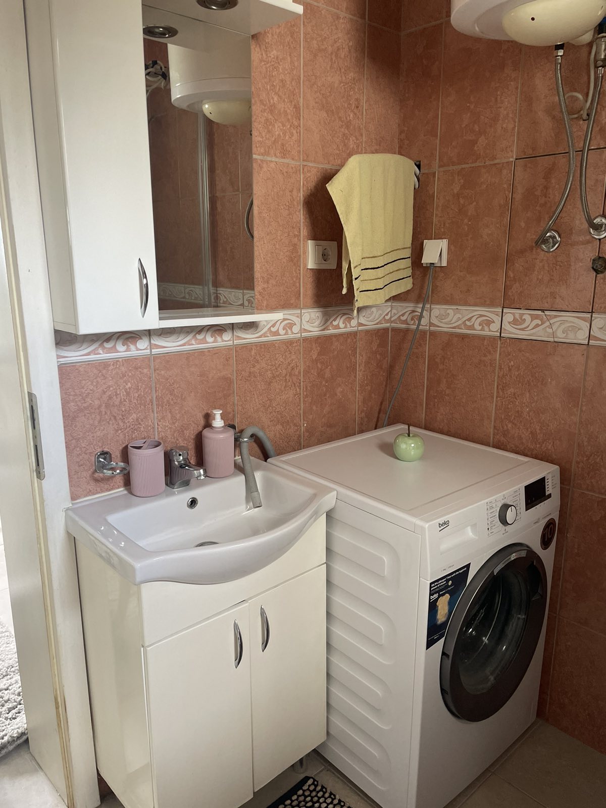 e0aee78d-7988-4bd1-ac91-0db17b8916a0.jpg