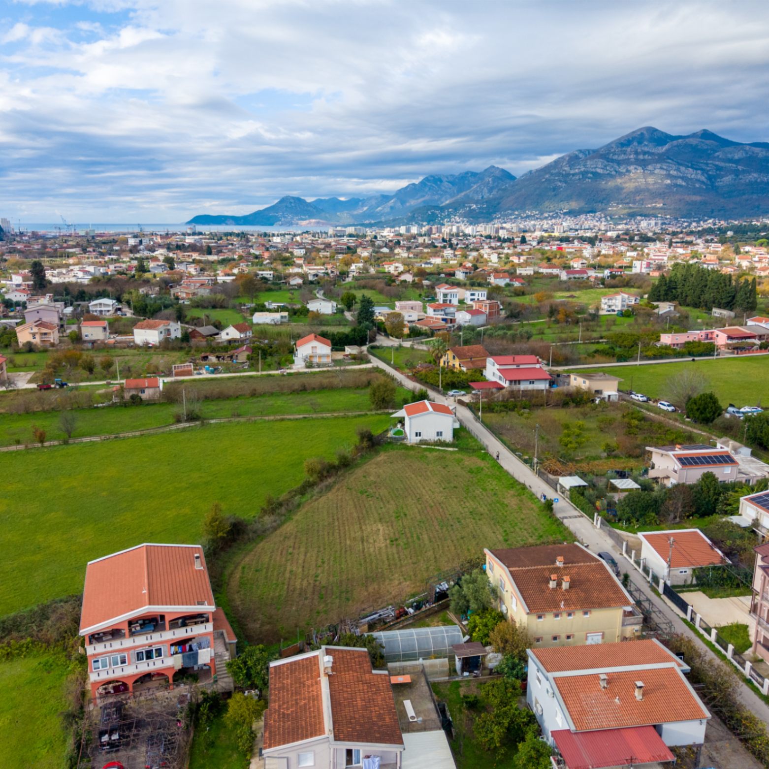 Sale - Land Bar, Polje