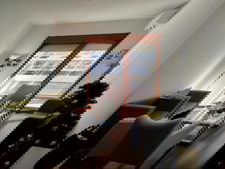 e5a73a0a-f5d9-45e9-a8db-db468762c44f.jpg