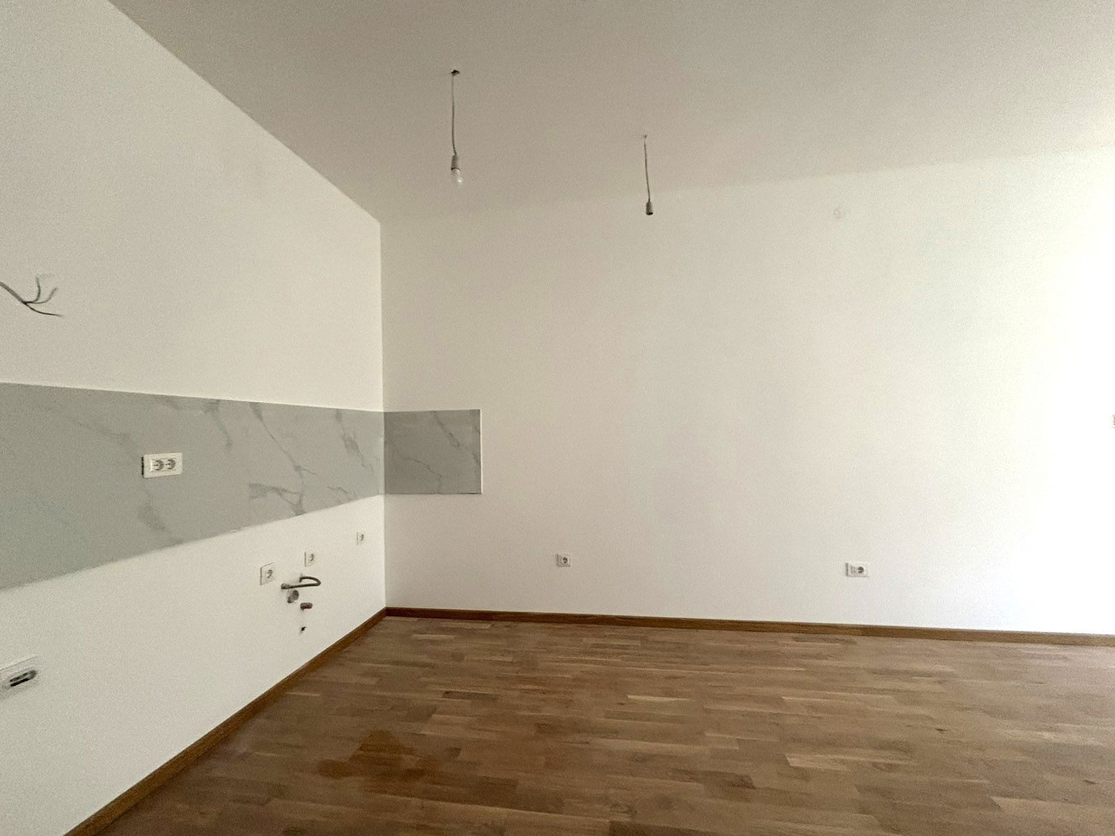 e5ae7edc-e49f-4c34-8db3-f7b7631ce69a.jpg