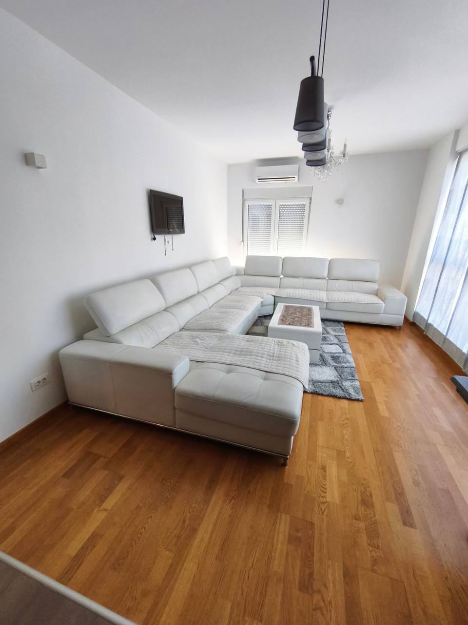 e78de5ad-5e7a-4fa0-87ca-36190fad1cf6.jpg