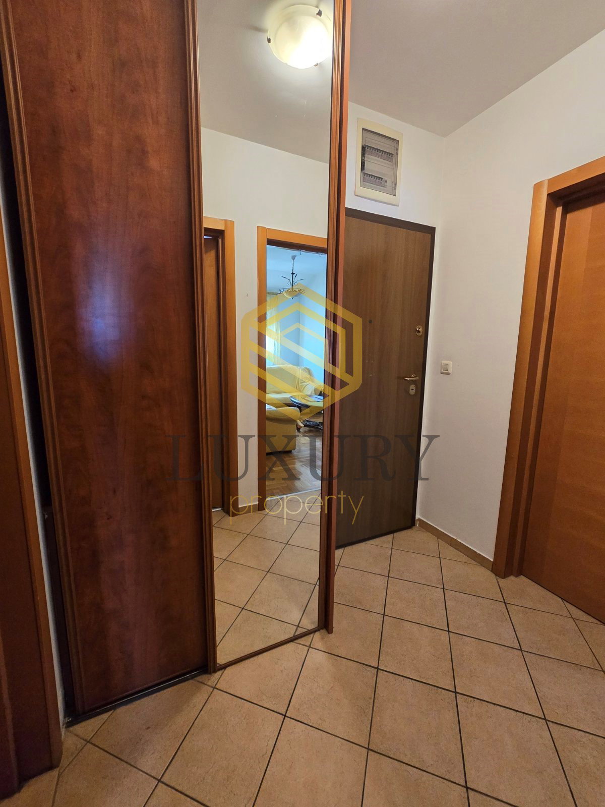 e8537d29-f28e-4980-a14c-2ddee9ec826f.jpg