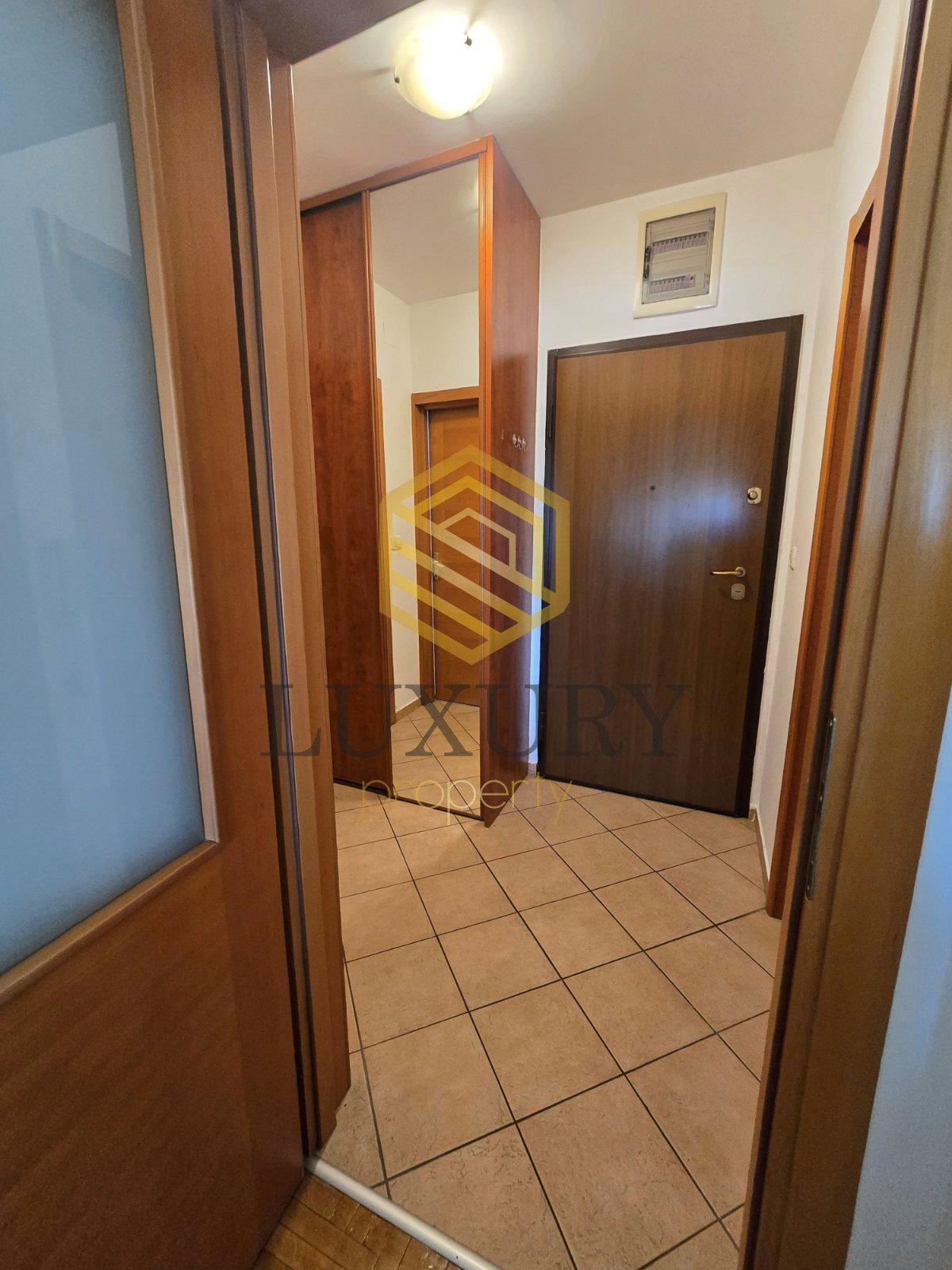 e89acfa6-80db-4e26-bc02-ae6f153c68a6.jpg