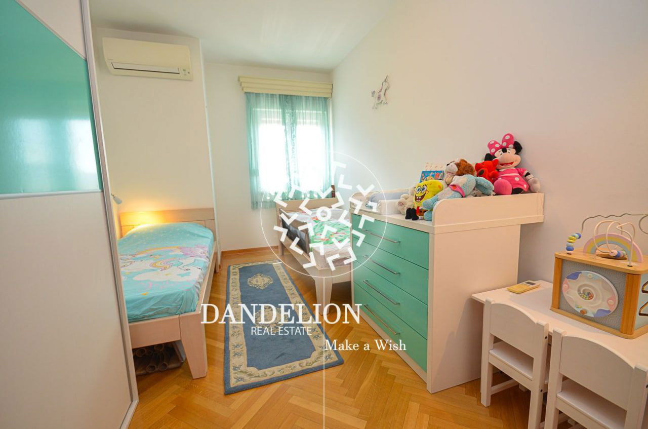 e9a472a7-6c44-4d15-952a-a8aed3ed1c06.jpg