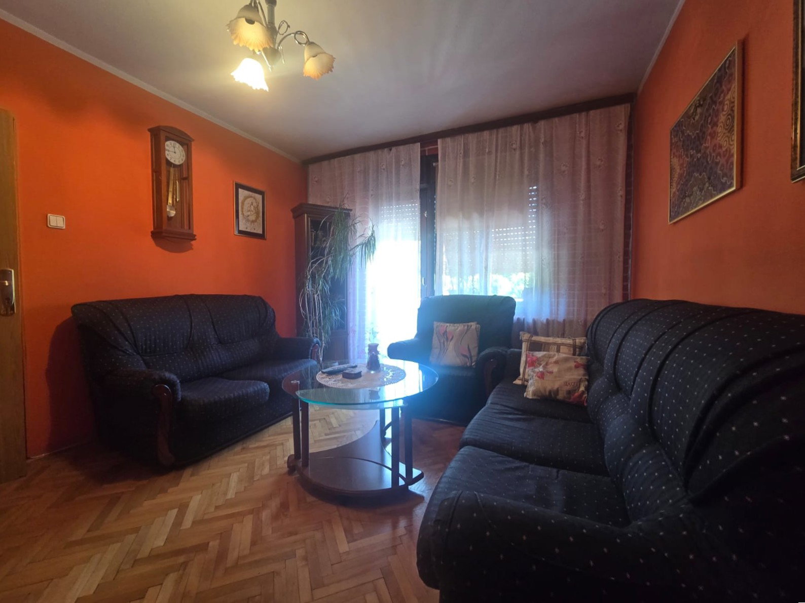 ec19d14a-1bf0-4ad8-9949-72c14593a2a0.jpeg
