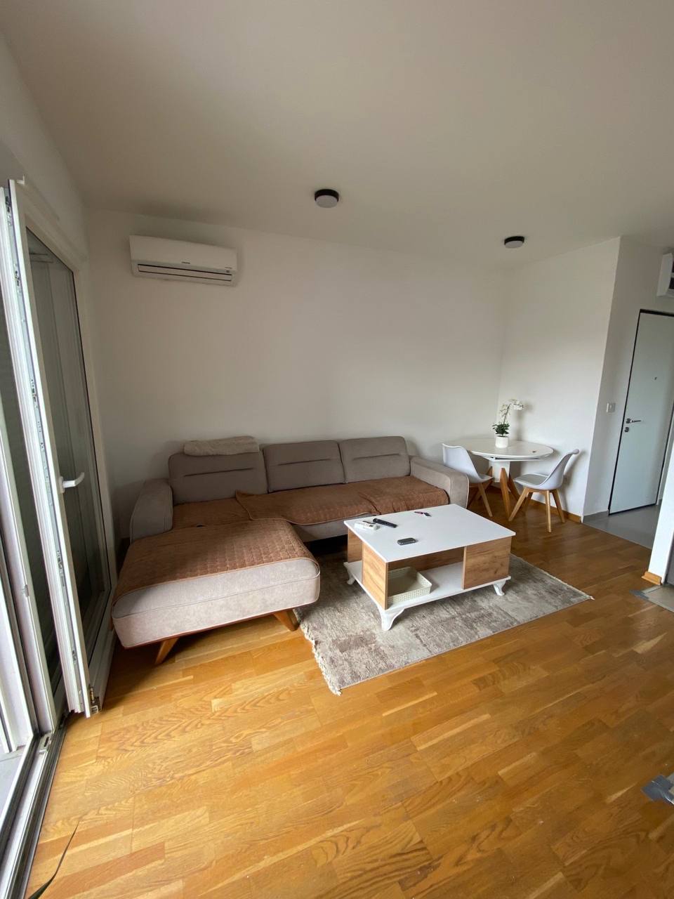 ecdac782-c14e-487d-806b-0971cfe211cb.jpg