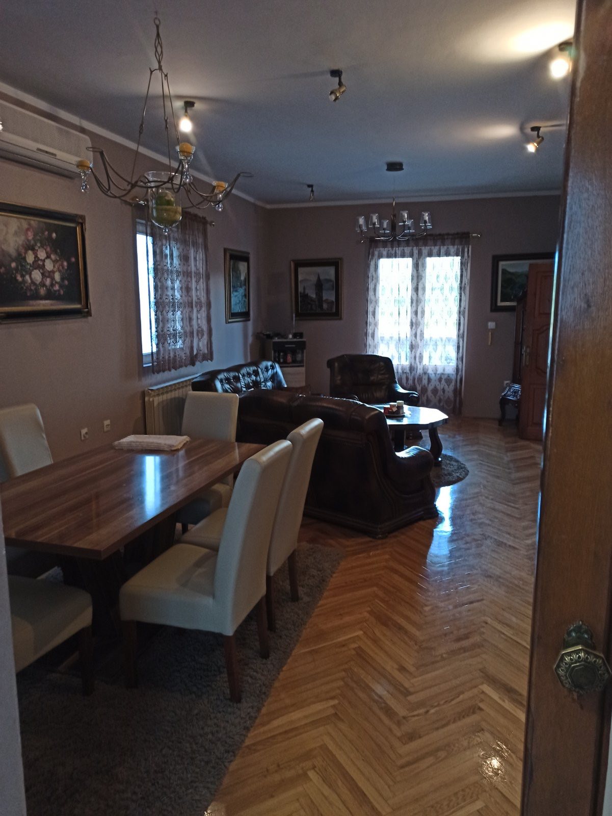 ed356e11-d830-4177-a0fe-a2d6c846d4bd.jpg