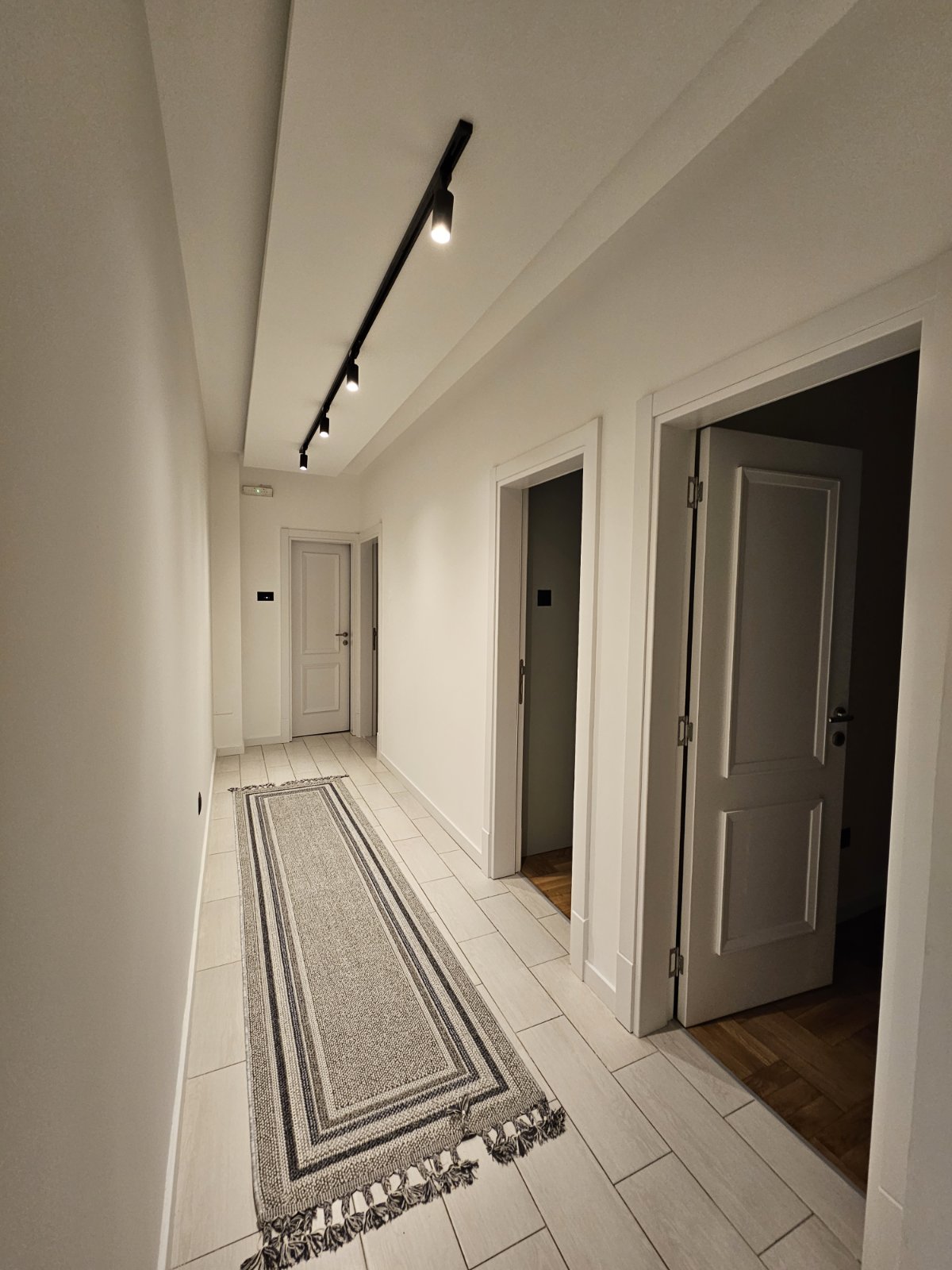 ee263896-81cb-4b05-abcb-f47ebbd435b8.jpg