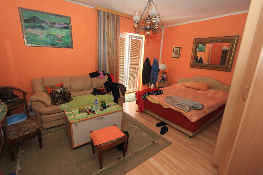 ef19f051-e2a8-4d96-997e-1338e531be25.jpg