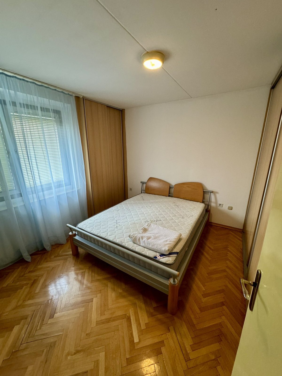 ef5ab10b-9ead-4856-a1ce-61c2749ce5c6.jpg