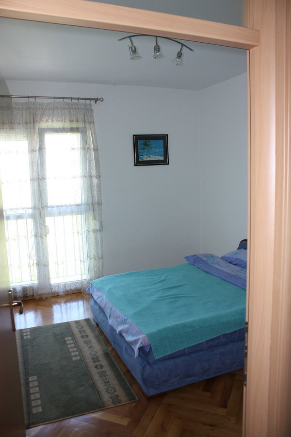 efe5e601-ee38-4318-aa8f-8a88ab23f7f1.jpg