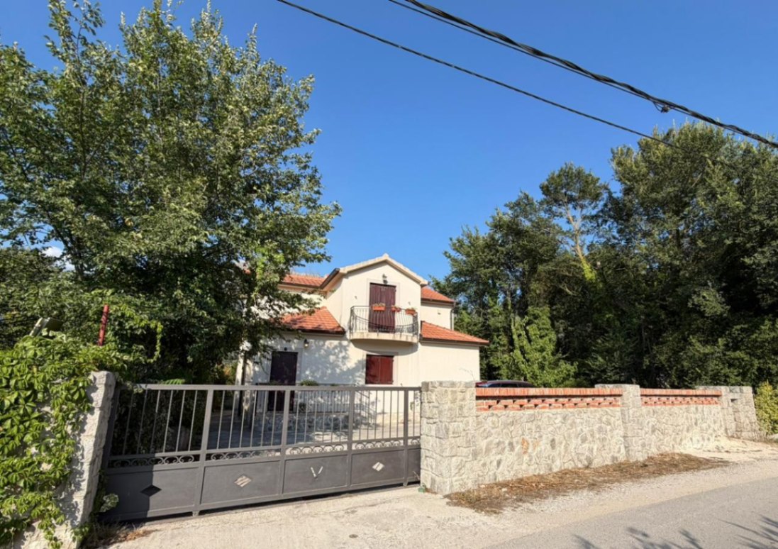 Kiralık - Ev Kotor, Radanovići