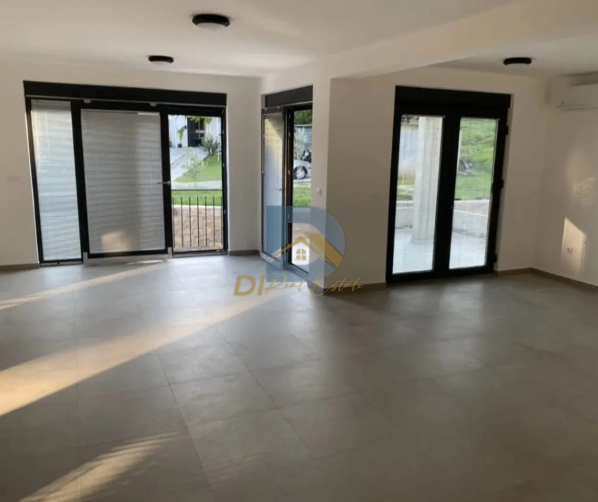 Аренда - Офисное помещение Tivat, Gradiošnica