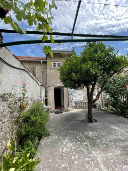Sale - House Kotor, Stoliv
