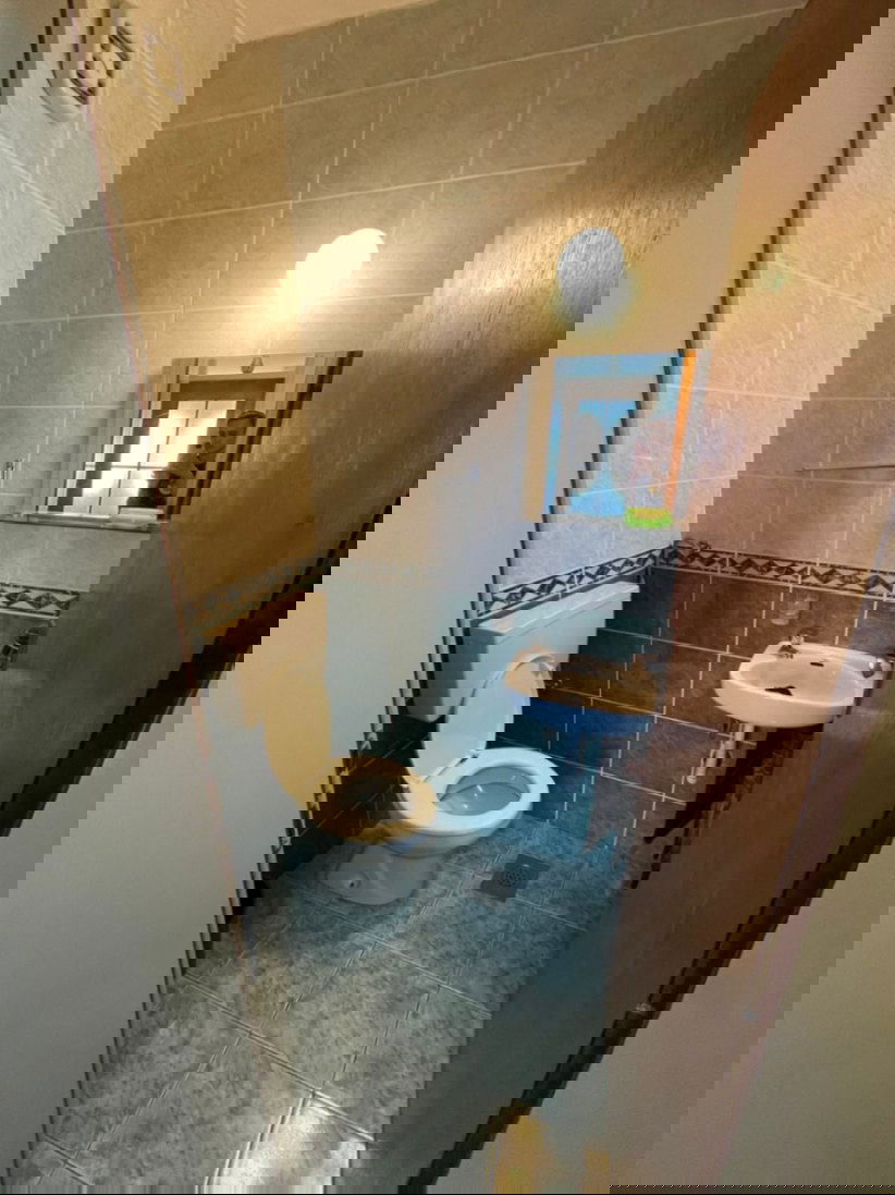 f6cb816c-e0bb-4e94-91c2-84e3b9e1b6bd.jpeg