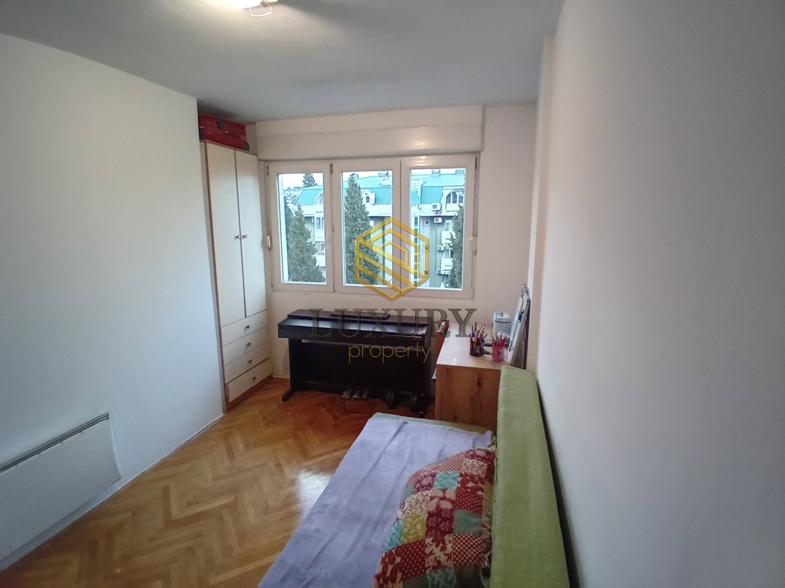 f928a6e9-fe90-4bd4-97b8-cb127c4a69da.jpg