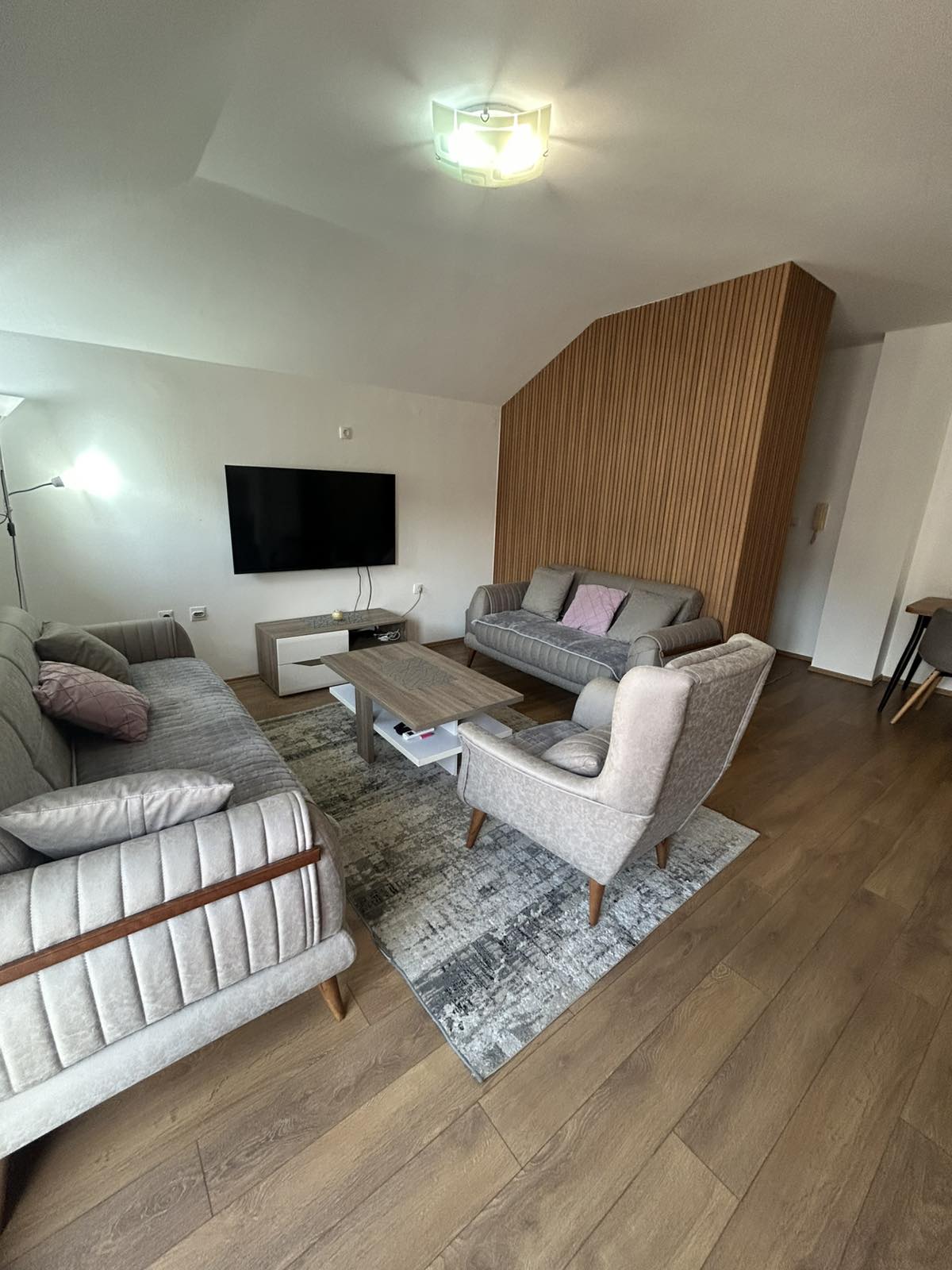 Продаж - Квартира Podgorica, Momišići