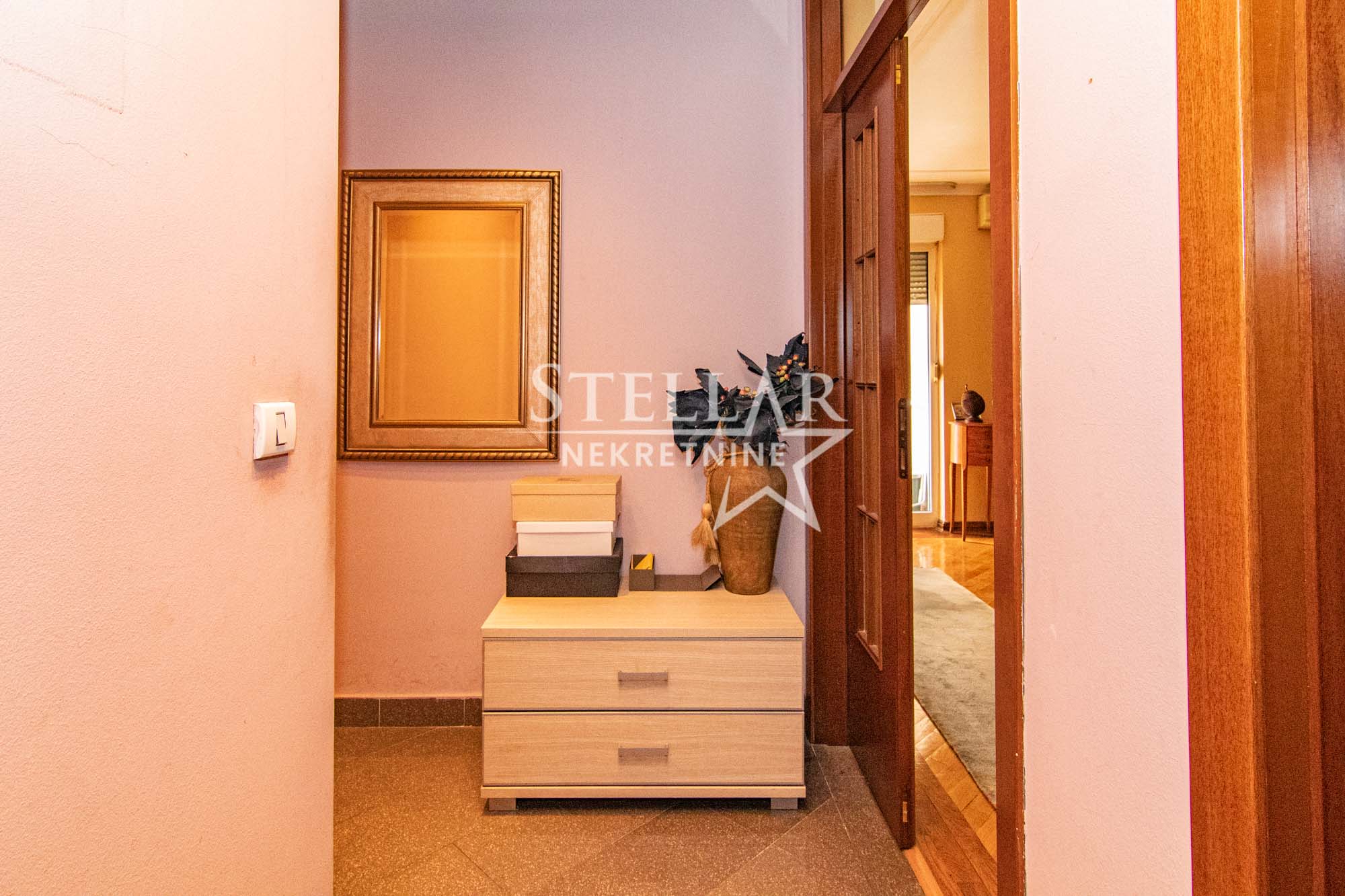 fabfdbae-2fd1-44fd-ad6f-8508c2a3aaad.jpg