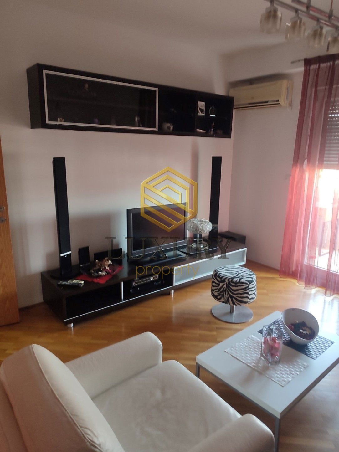 Izdavanje - Stan Podgorica, Preko Morače