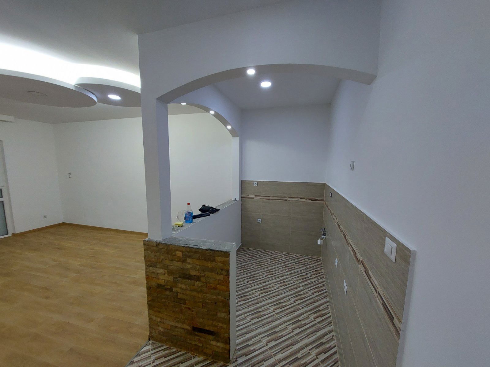 fce6d13b-8ba9-4169-9b45-4e4ccd241c61.jpg