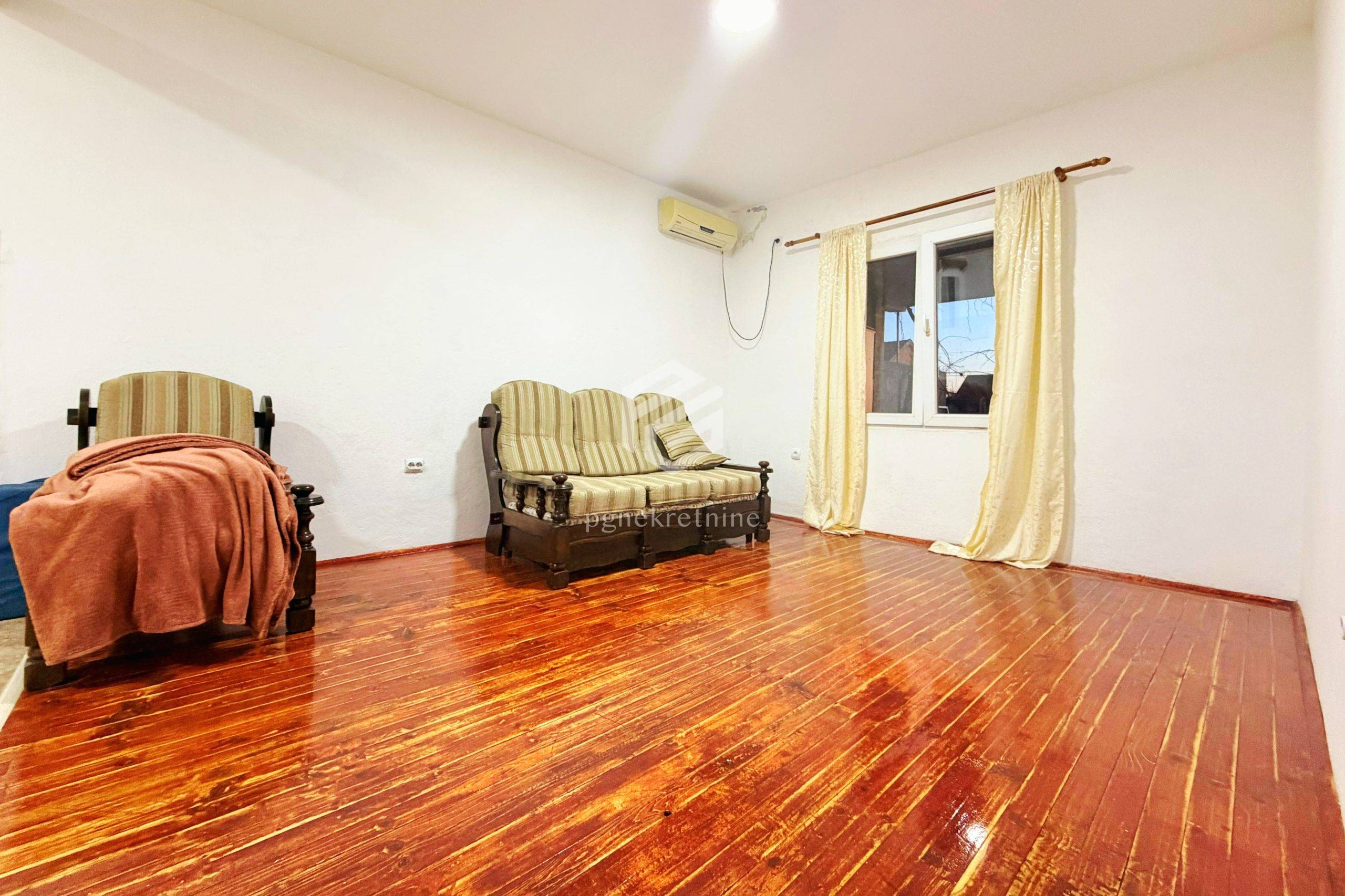 Izdavanje - Stan Podgorica, Momišići