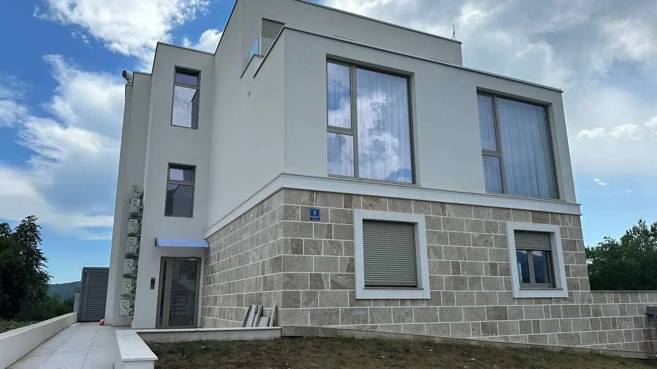 Продаж - Квартира Tivat, Centar