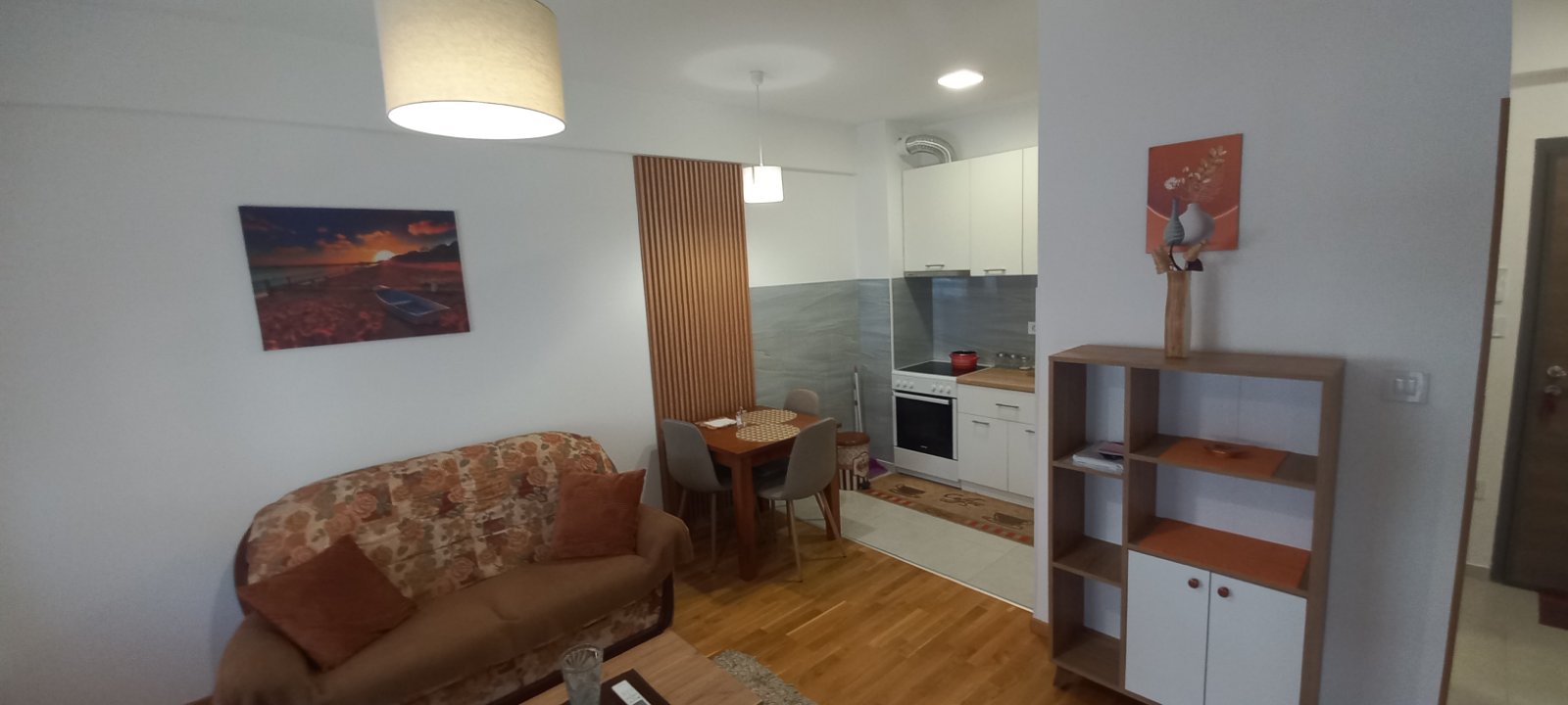 ff5c28de-4ff3-4f27-b5ab-cdd942288385.jpg