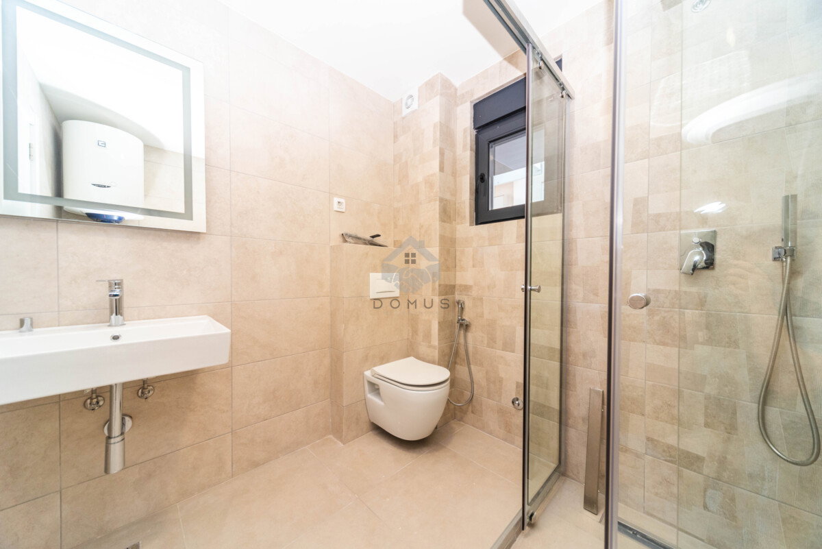 ff6f52f4-bb17-41a7-9fa1-04ab272a0f54.jpg