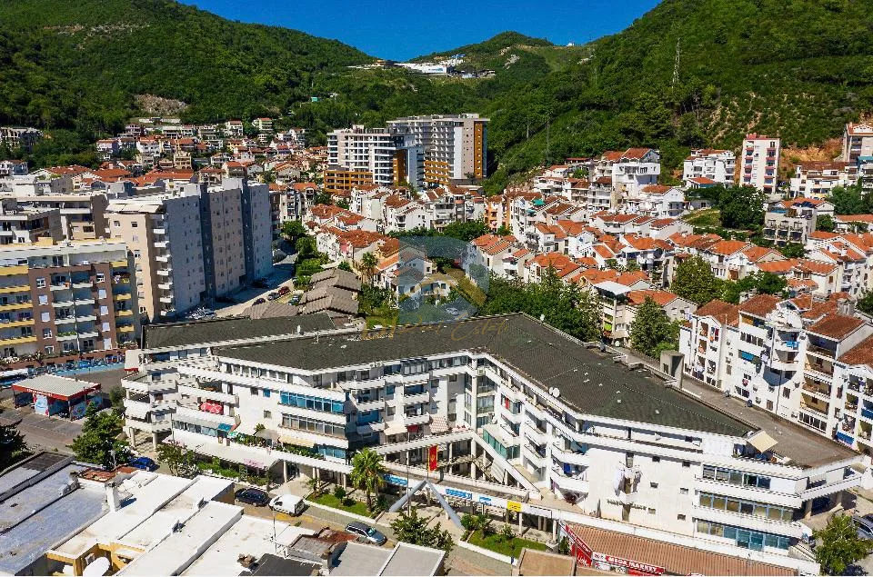 Izdavanje - Poslovni prostor Budva, Centar